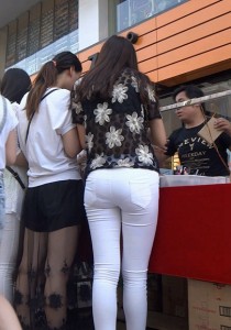 Paul大师作品-紧身白裤包臀润臀MM[1.14G]