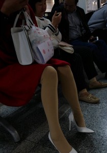 红色风衣肉丝白高[755M]