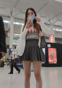 百褶裙白嫩大长腿[1.5G]