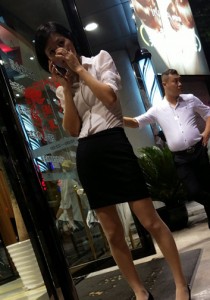 白衣黑裙街拍黑丝高跟[130M]