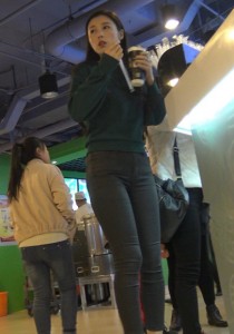 【街拍之魂】清纯紧牛紧臀美眉第一季[834M]