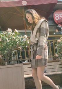 初春煦日下的咖啡丝气质轻熟女[543M]