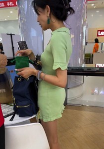 【TIMCOB】⭐CD原创⭐身材极品小姐姐！超短裙直接NK上街？[211M]