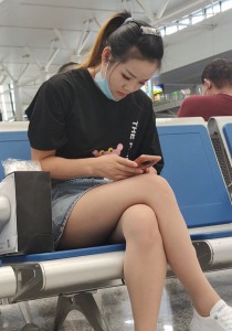 肉丝袜小白鞋牛仔裙美女[1.55G]