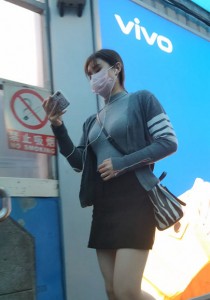 肉丝袜拖鞋美女下楼梯[1.56G]