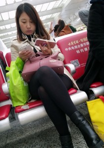 米白色风衣黑丝黑裸靴[701M]