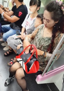 021成熟美女黑色网袜高跟气质独佳