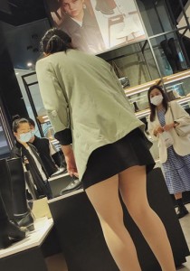 179鞋店系列漂亮微胖长腿肉丝轻熟女试靴诱惑2分51秒