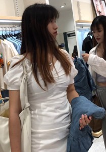 【TIMCOB】⭐CD原创⭐日常街拍两个小姐姐！双马尾边走边拍！[674M]