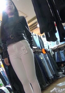 【街拍之魂】性感紧身皮裤丰臀少妇 第2季[262M]