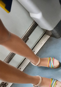 038连衣裙妹子的肉丝5分25秒1080P