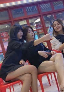 极品颜值美女高挑身材三闺蜜长腿高跟[391M]