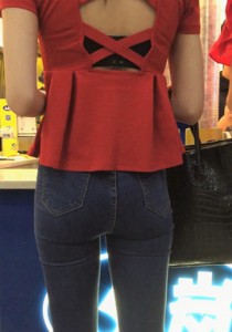 【熬夜猫】身材超苗条的深色紧牛[323M]