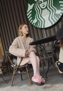 192气质高颜值短发美女香奈儿白丝拖鞋难得一见4分34秒
