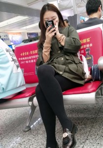 军绿色外套黑丝美腿[706M]