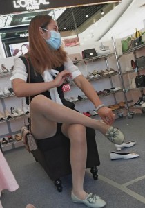 鞋店系列肉丝摸腿揉脚提丝诱惑试鞋[342M]